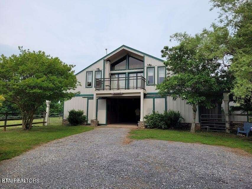 8.66 Acres of Residential Land with Home for Lease in Louisville, Tennessee