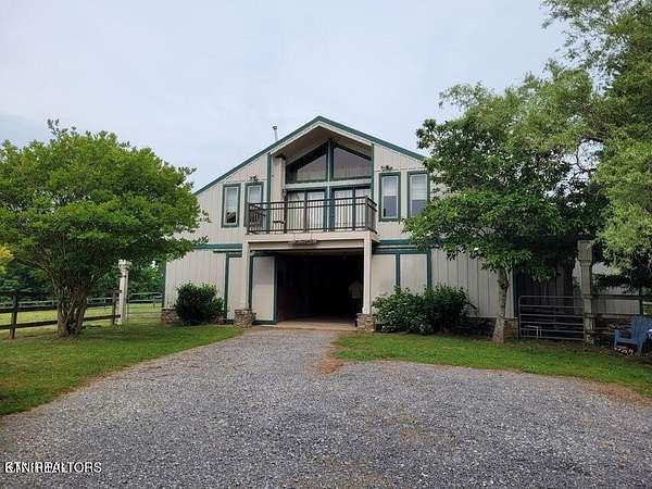 8.66 Acres of Residential Land with Home for Lease in Louisville, Tennessee