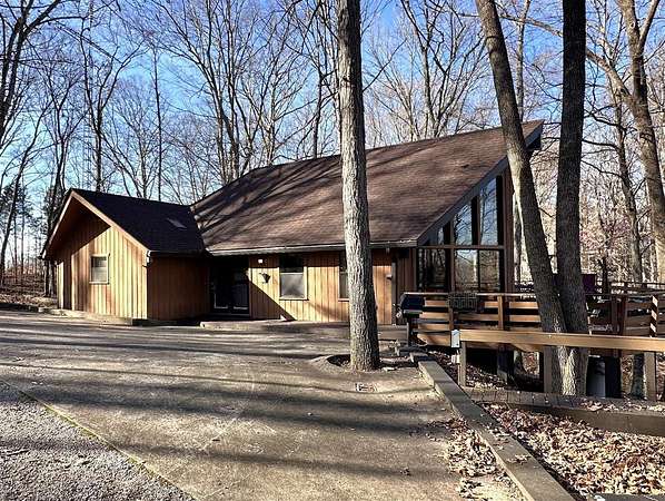 1.58 Acres of Residential Land with Home for Sale in Scottsville, Kentucky