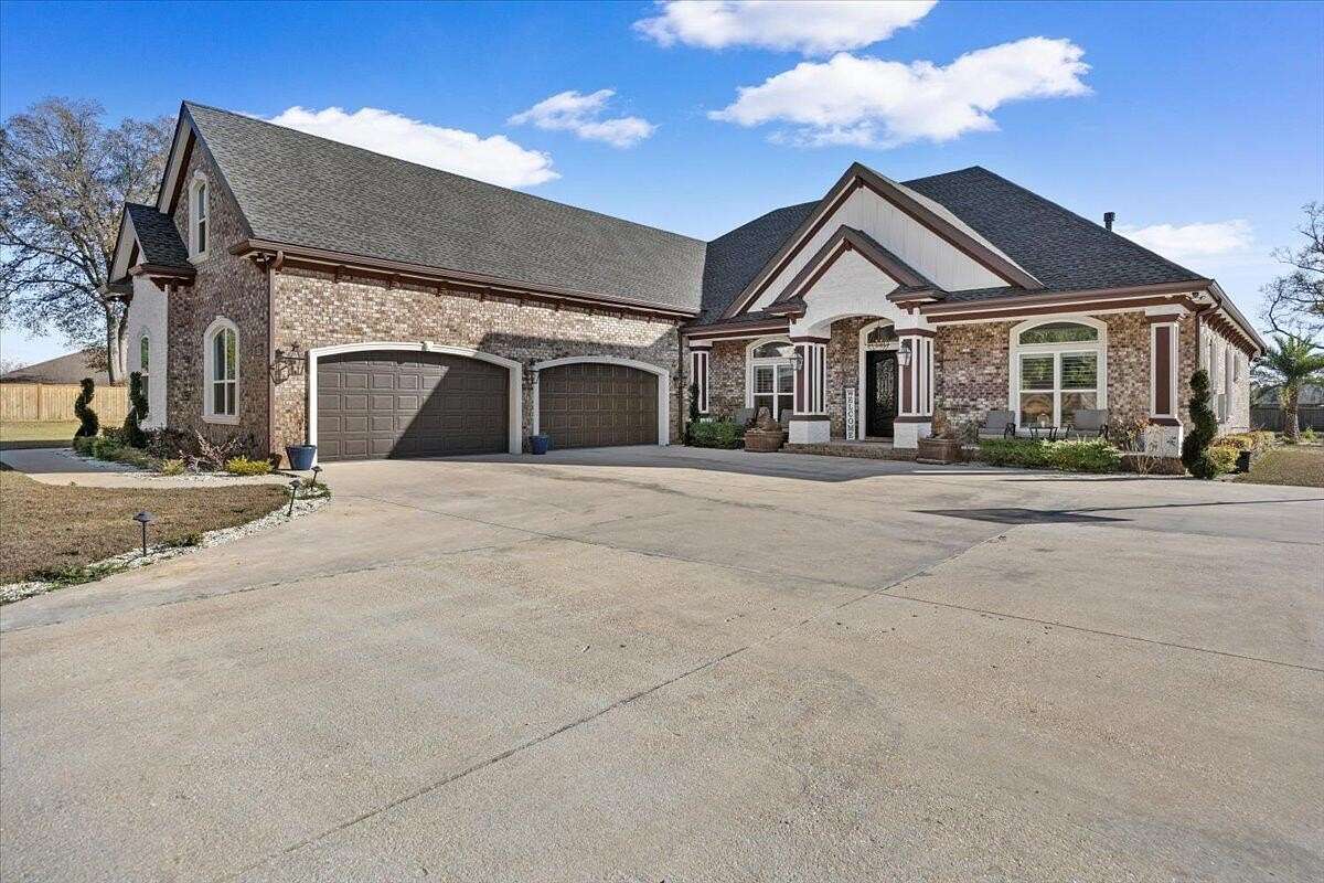 2.6 Acres of Residential Land with Home for Sale in Pensacola, Florida