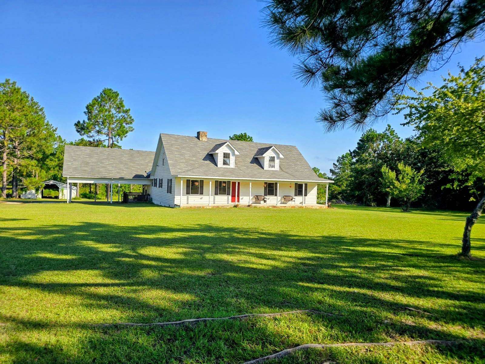 9 Acres of Residential Land with Home for Sale in Hazlehurst, Georgia