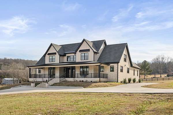 18 Acres of Land with Home for Sale in Watertown, Tennessee