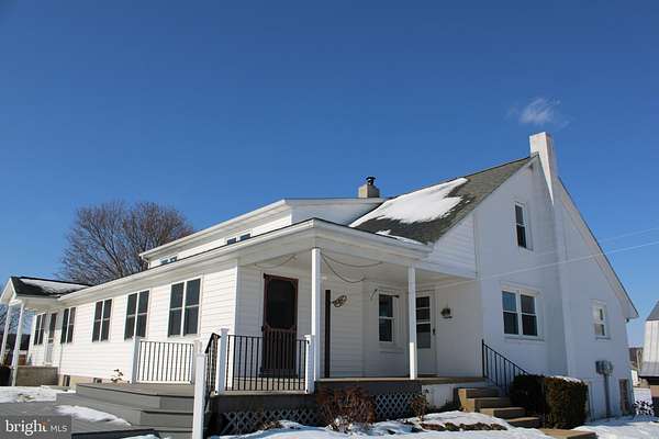 2.1 Acres of Residential Land with Home for Lease in Narvon, Pennsylvania