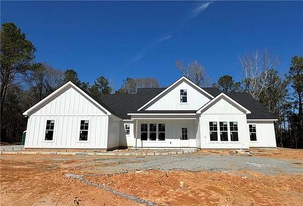 10 Acres of Residential Land with Home for Sale in Salem, Alabama