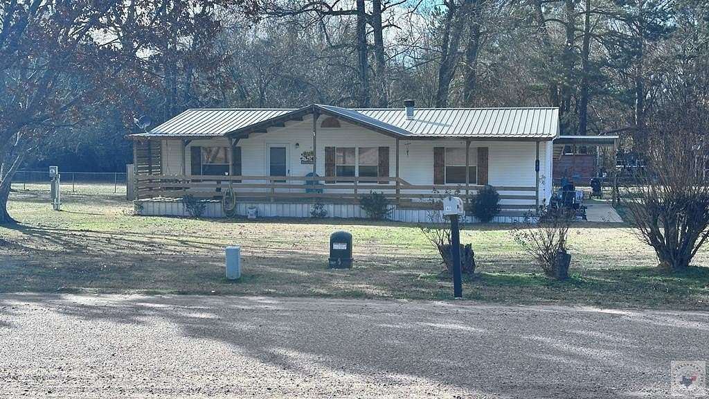 1.5 Acres of Residential Land with Home for Sale in Texarkana, Texas