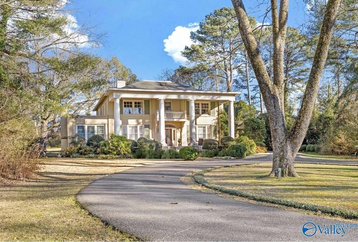 2.25 Acres of Residential Land with Home for Sale in Scottsboro, Alabama