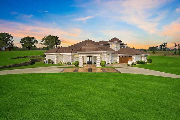 6.27 Acres of Land with Home for Sale in Longview, Texas