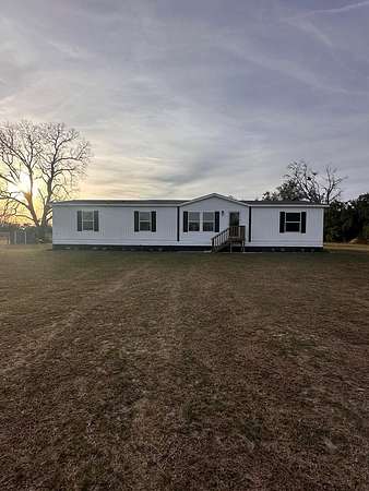 10 Acres of Residential Land with Home for Sale in Bell, Florida