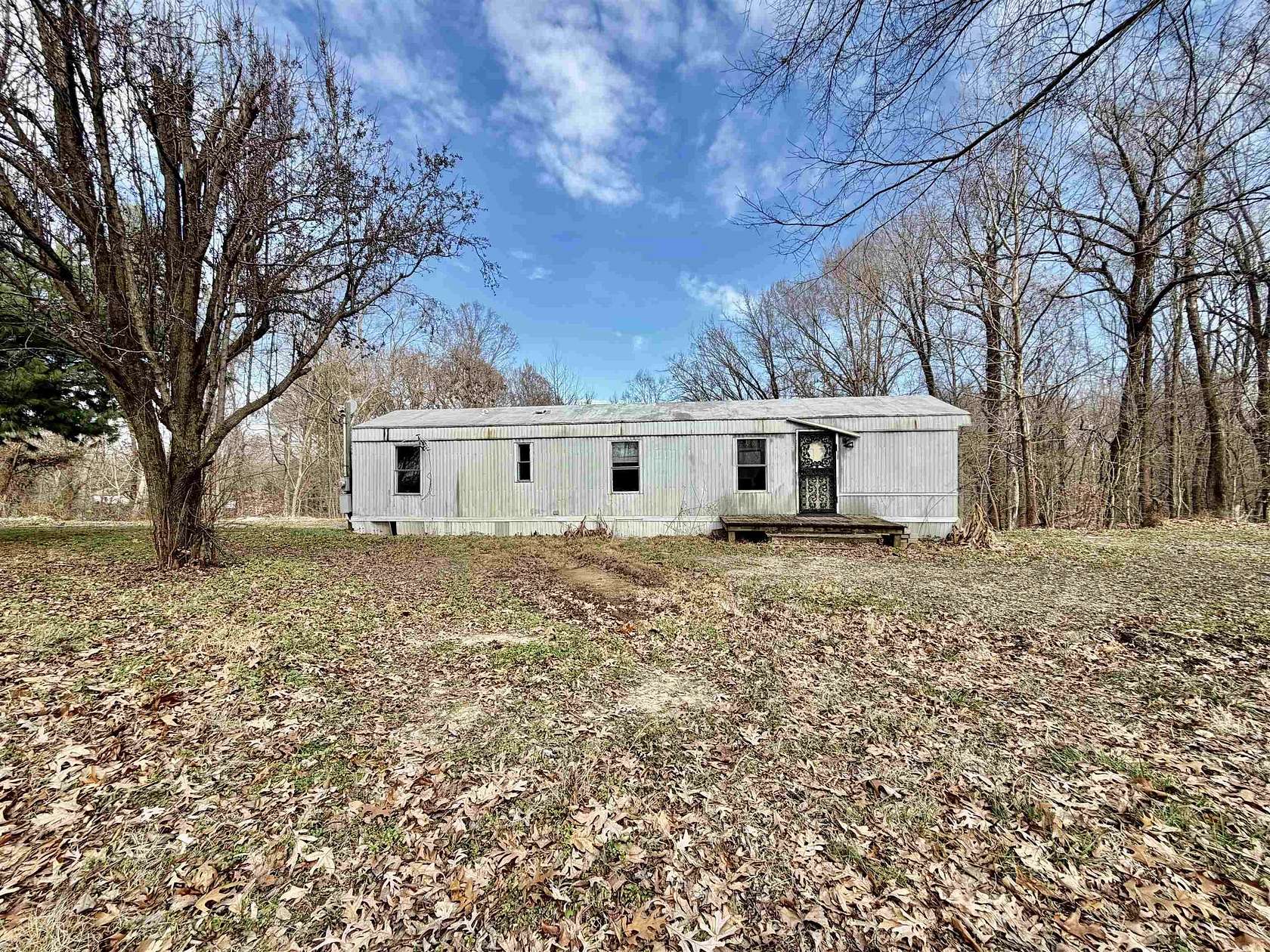 5 Acres of Residential Land with Home for Sale in Munford, Tennessee