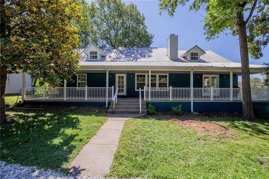 5 Acres of Residential Land with Home for Sale in Siloam Springs, Arkansas