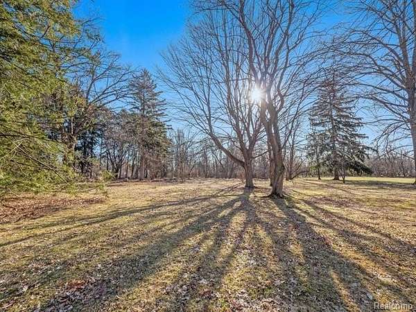 2 Acres of Residential Land for Sale in Franklin, Michigan