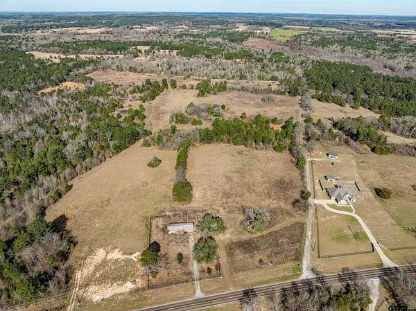 16.9 Acres of Recreational Land for Sale in Chandler, Texas