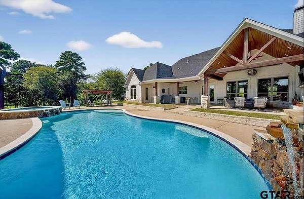 2.1 Acres of Residential Land with Home for Sale in Tyler, Texas