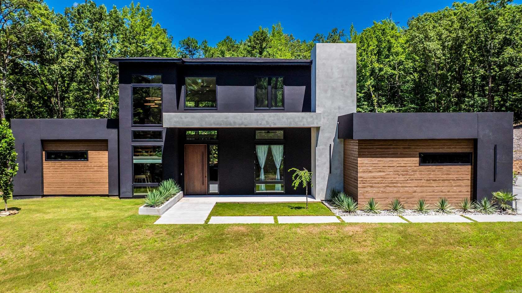 7 Acres of Residential Land with Home for Sale in Little Rock, Arkansas