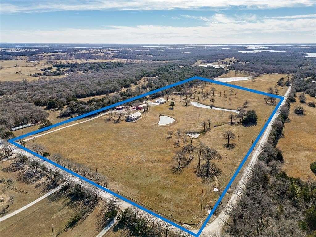 17 Acres of Land with Home for Sale in Collinsville, Texas