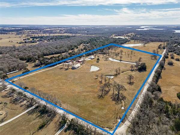 17 Acres of Land with Home for Sale in Collinsville, Texas