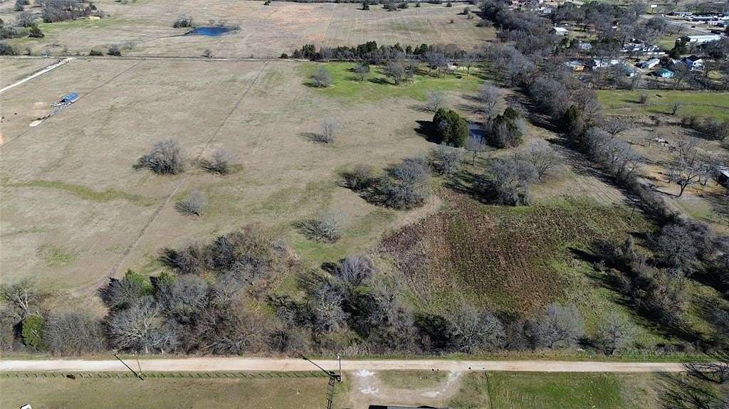 10 Acres of Land for Sale in Kemp, Texas