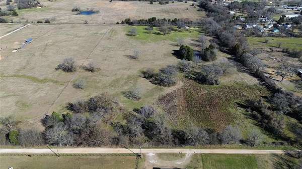 10 Acres of Land for Sale in Kemp, Texas