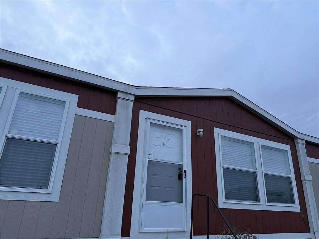 7.33 Acres of Residential Land with Home for Sale in Eustace, Texas