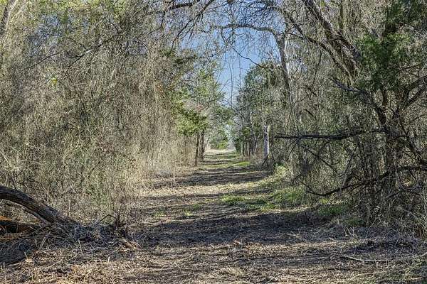 10 Acres of Recreational & Residential Land for Sale in Groesbeck, Texas
