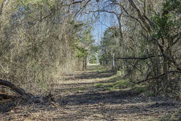 10 Acres of Land for Sale in Groesbeck, Texas