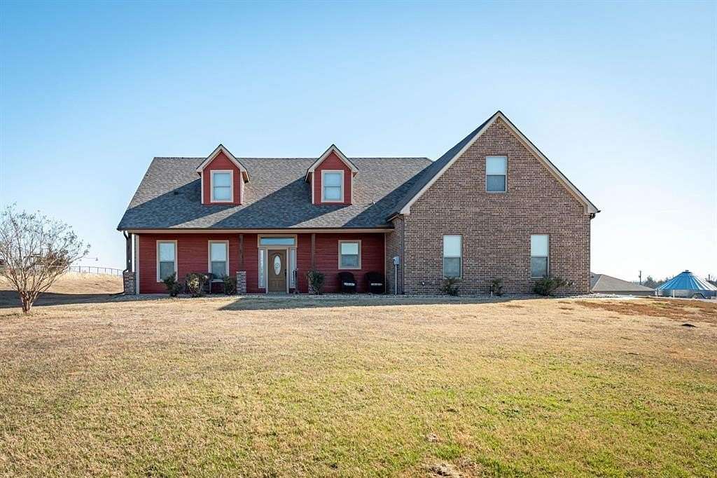 1.58 Acres of Residential Land with Home for Sale in Howe, Texas