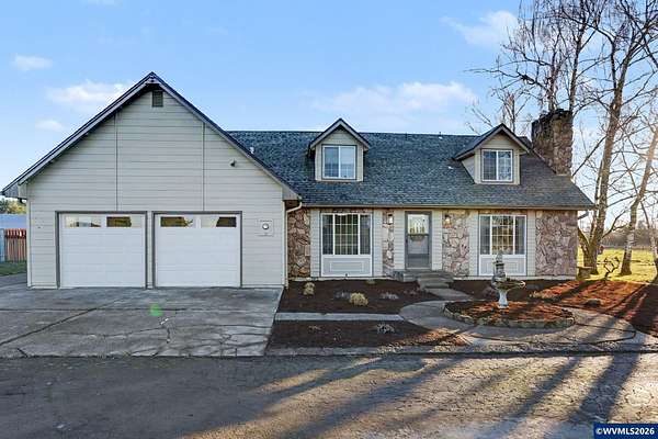 5 Acres of Residential Land with Home for Sale in Salem, Oregon