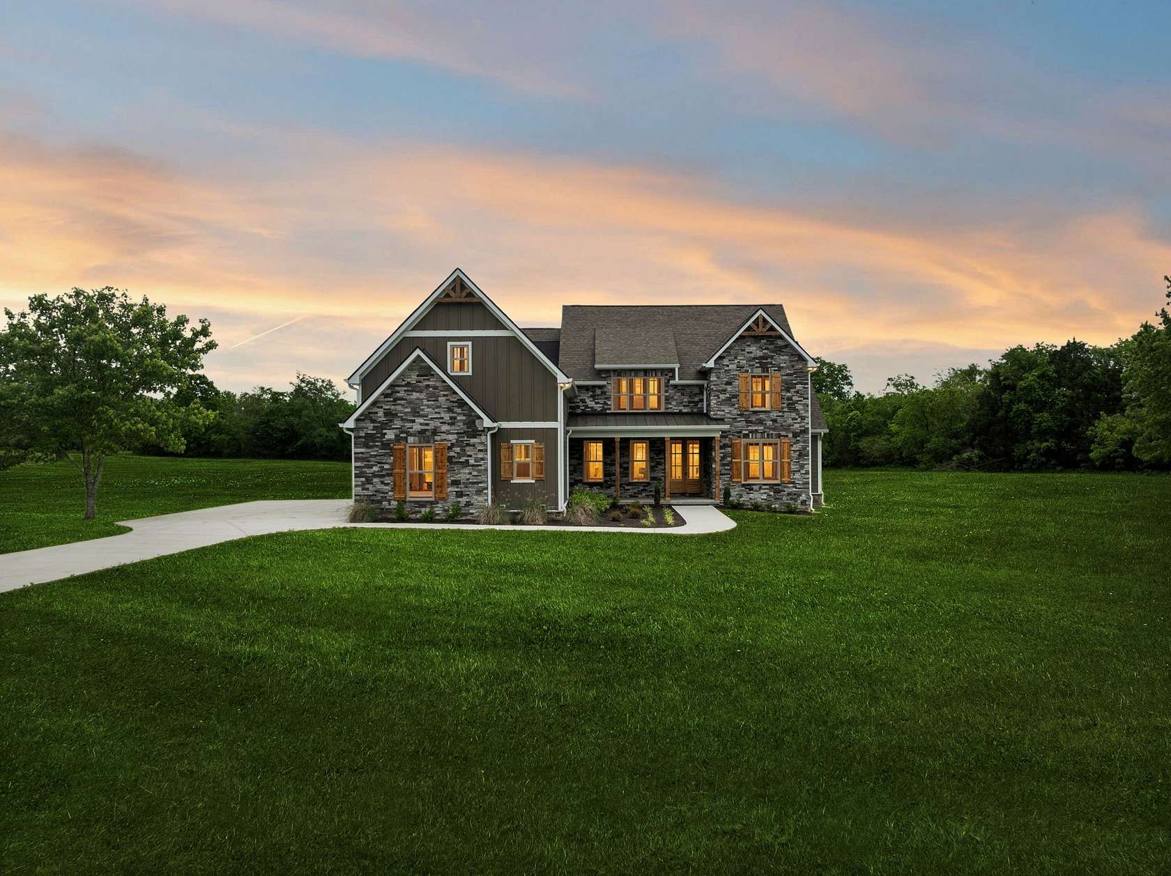 1.83 Acres of Land with Home for Sale in Lebanon, Tennessee