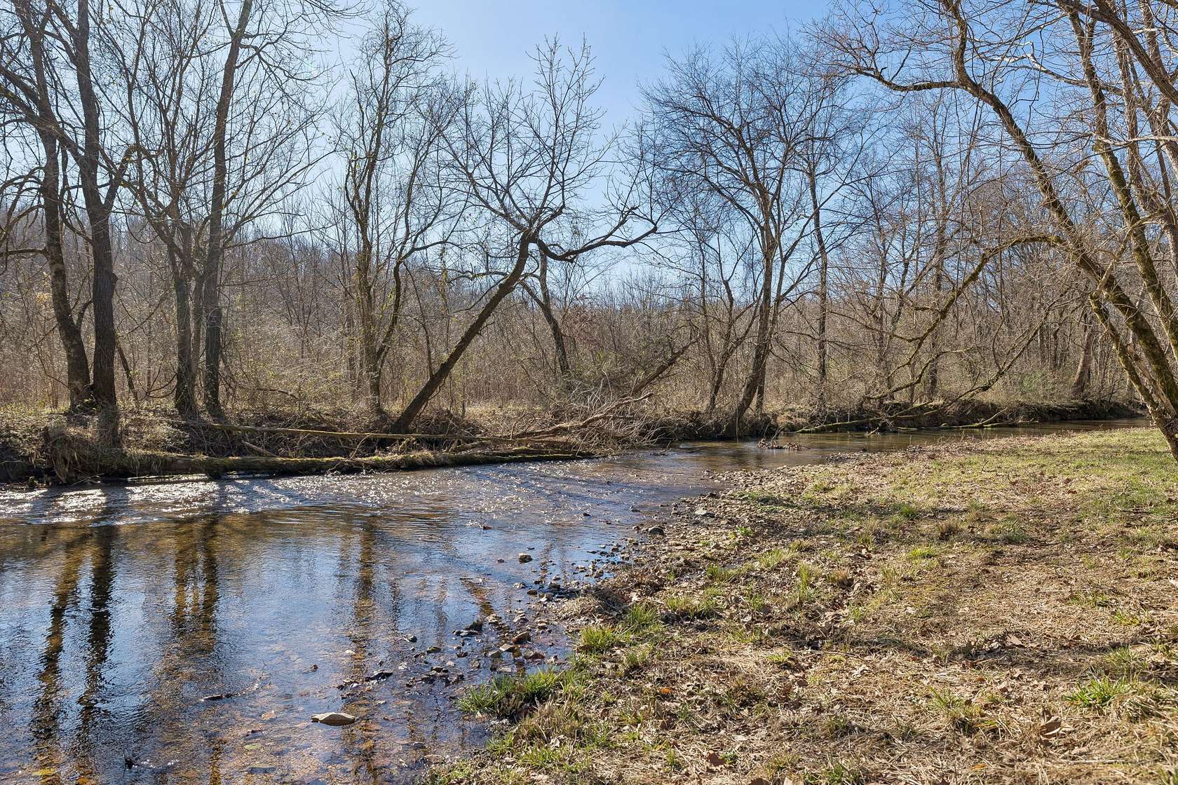 69 Acres of Recreational Land for Sale in Linden, Tennessee