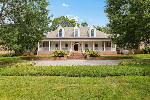 2 Acres of Land with Home for Sale in Nashville, Tennessee