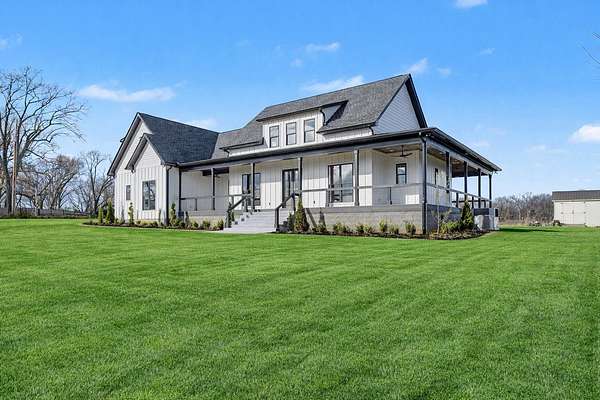 2.45 Acres of Land with Home for Sale in Springfield, Tennessee