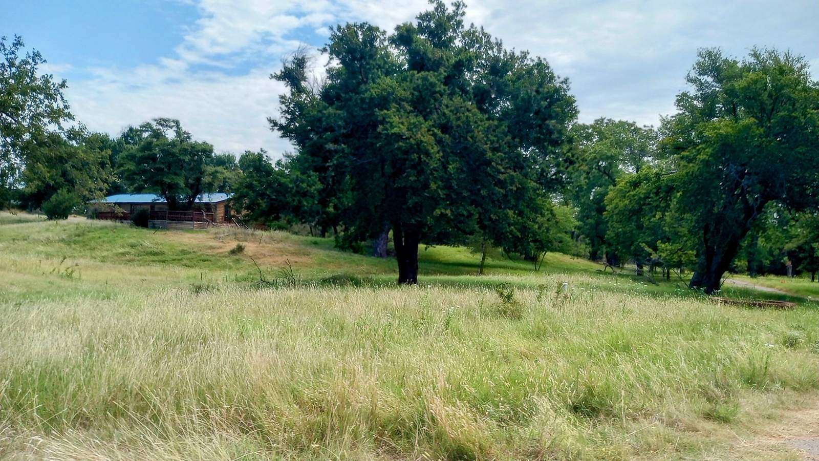 320 Acres of Land with Home for Sale in Hennessey, Oklahoma