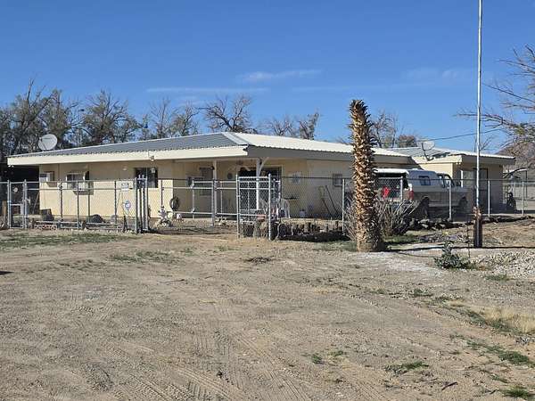 5 Acres of Residential Land with Home for Sale in Twentynine Palms, California