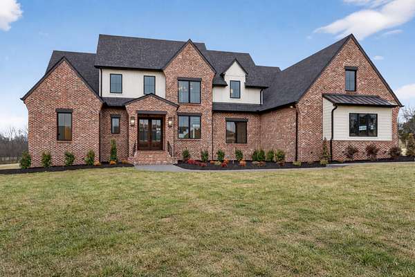 10 Acres of Land with Home for Sale in Lebanon, Tennessee