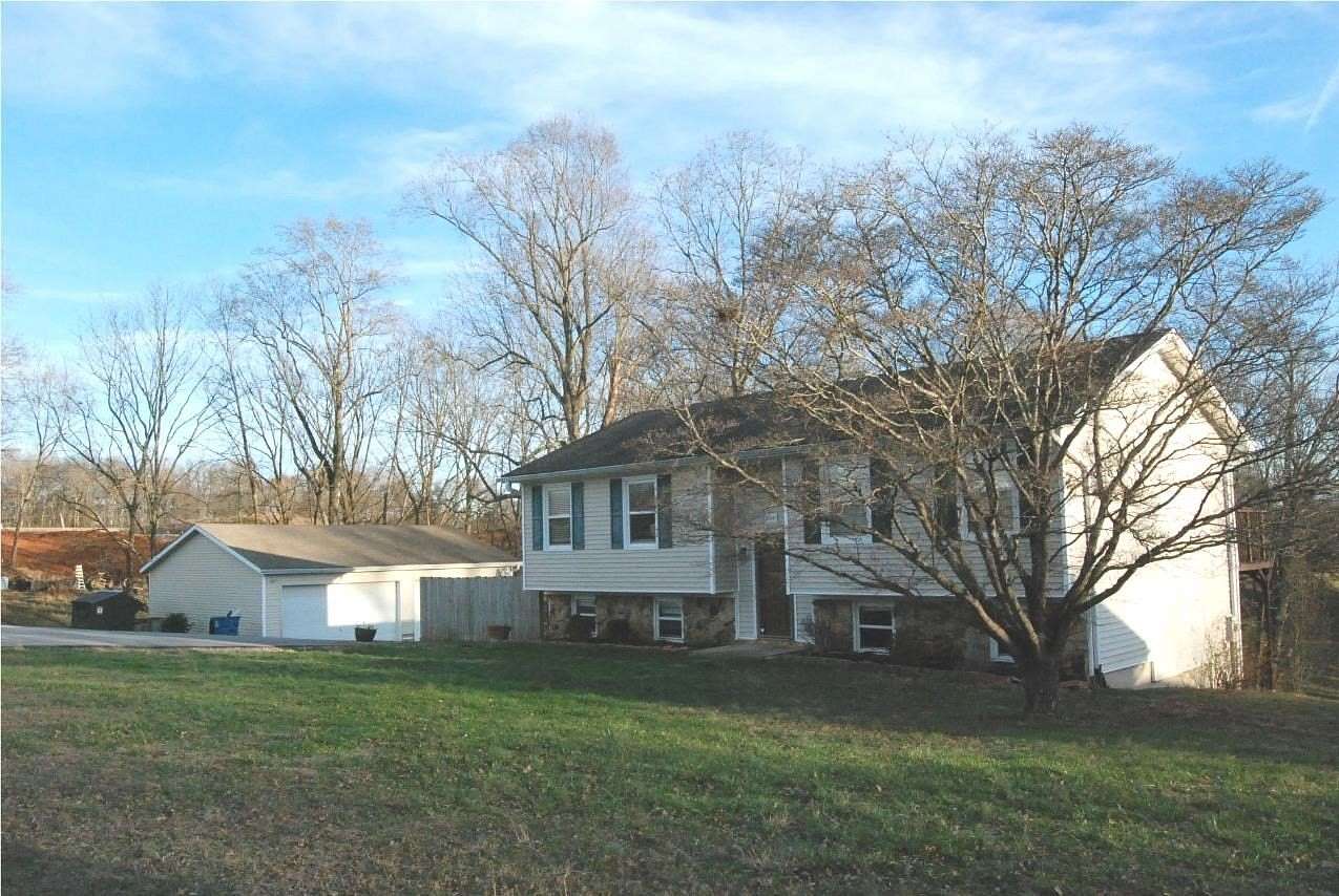 2.6 Acres of Residential Land with Home for Sale in Alvaton, Kentucky