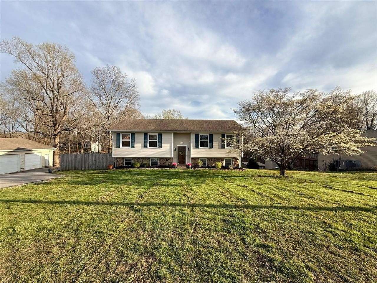 2.6 Acres of Land with Home for Sale in Alvaton, Kentucky