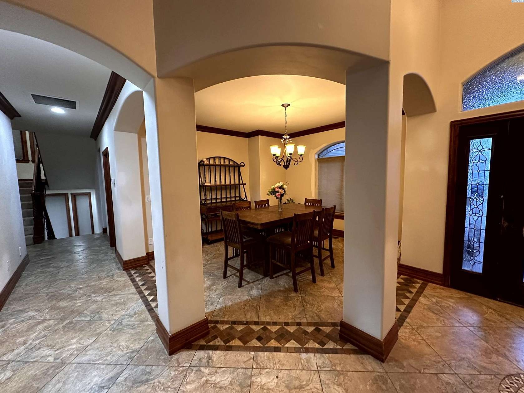 4.3 Acres of Residential Land with Home for Sale in Zillah, Washington