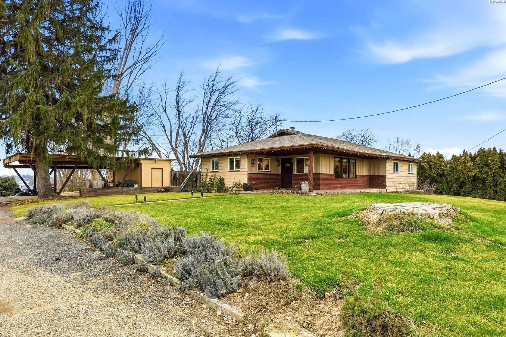 3 Acres of Residential Land with Home for Sale in Sunnyside, Washington