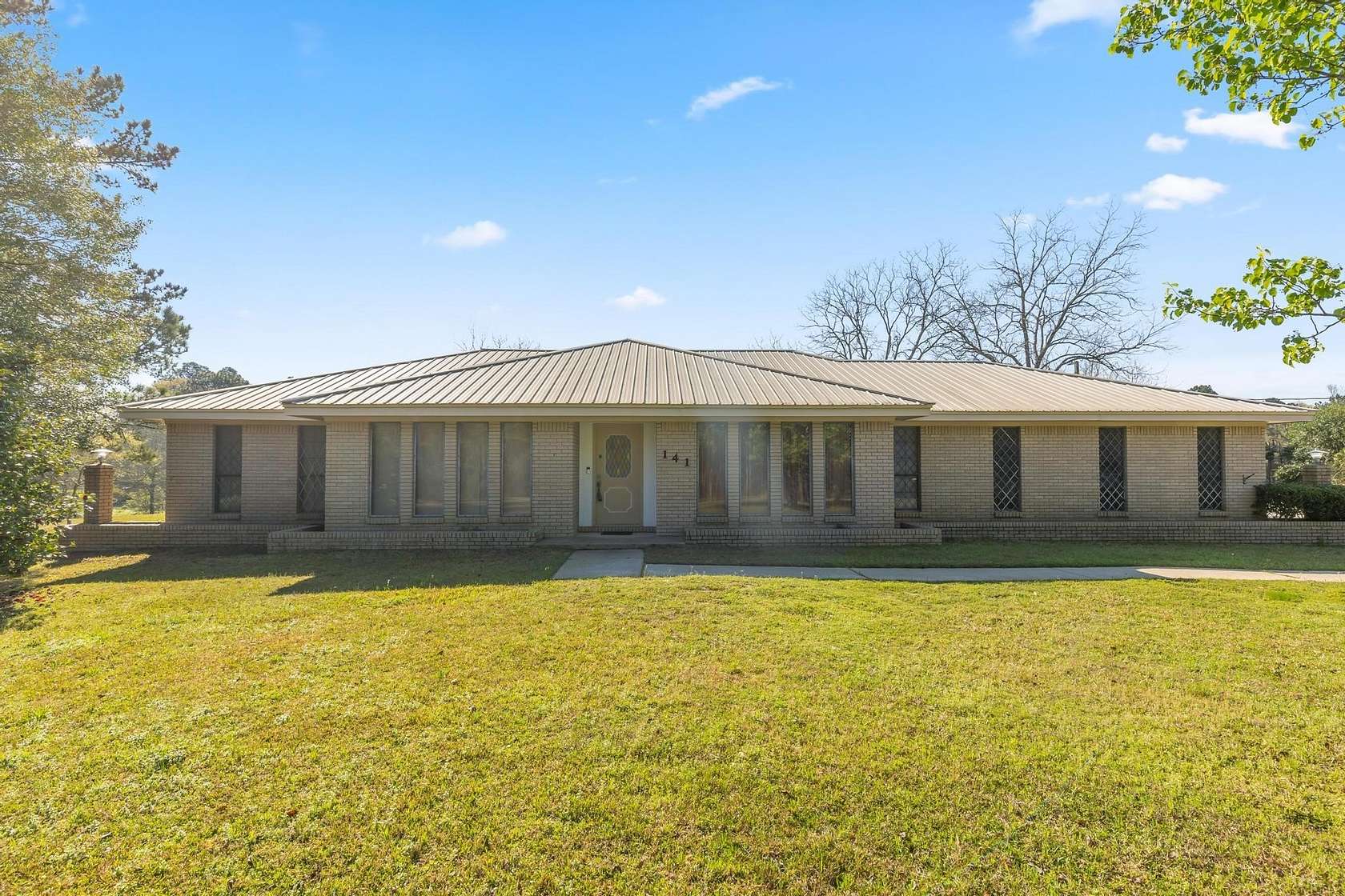 2.26 Acres of Residential Land with Home for Sale in Hattiesburg, Mississippi