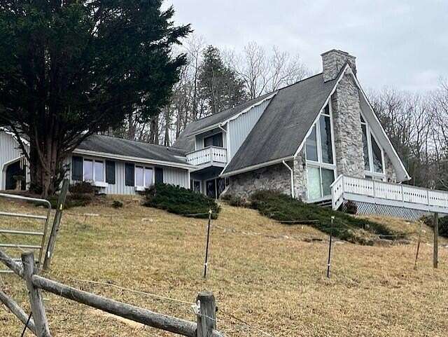 15.6 Acres of Land with Home for Sale in New Castle, Virginia