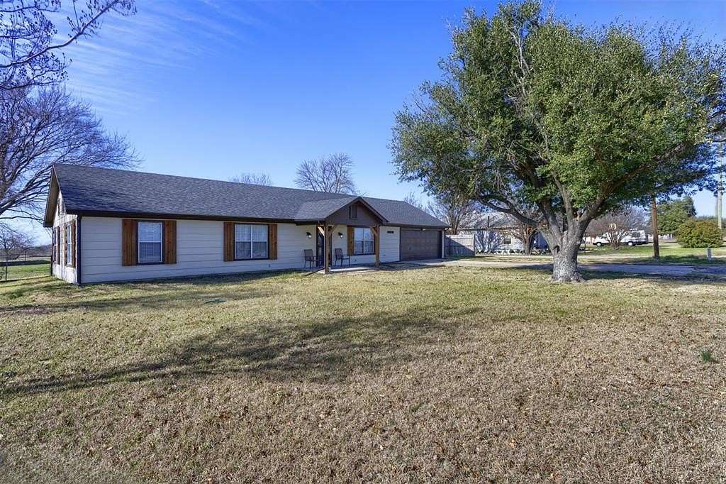 2.53 Acres of Residential Land with Home for Sale in Greenville, Texas