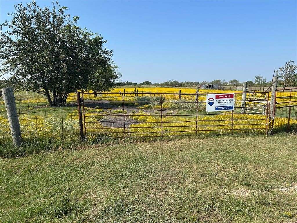5 Acres of Land for Sale in Kaufman, Texas