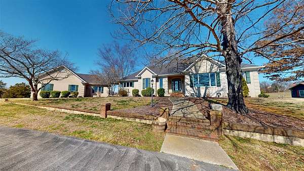 35 Acres of Agricultural Land with Home for Sale in Bowling Green, Kentucky