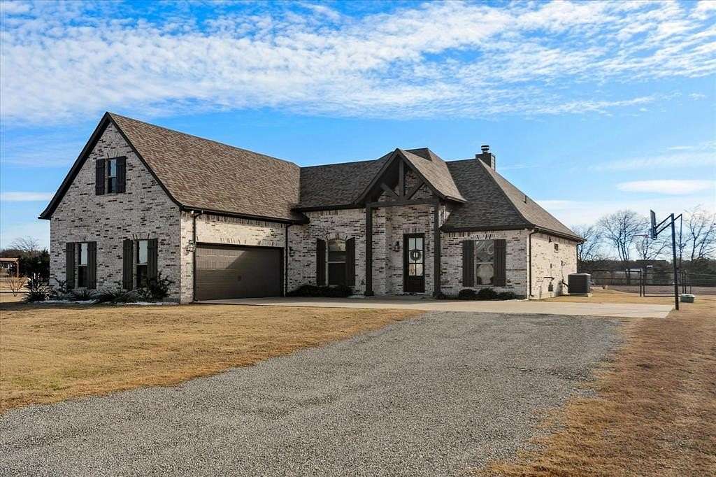 1.5 Acres of Residential Land with Home for Sale in Trenton, Texas