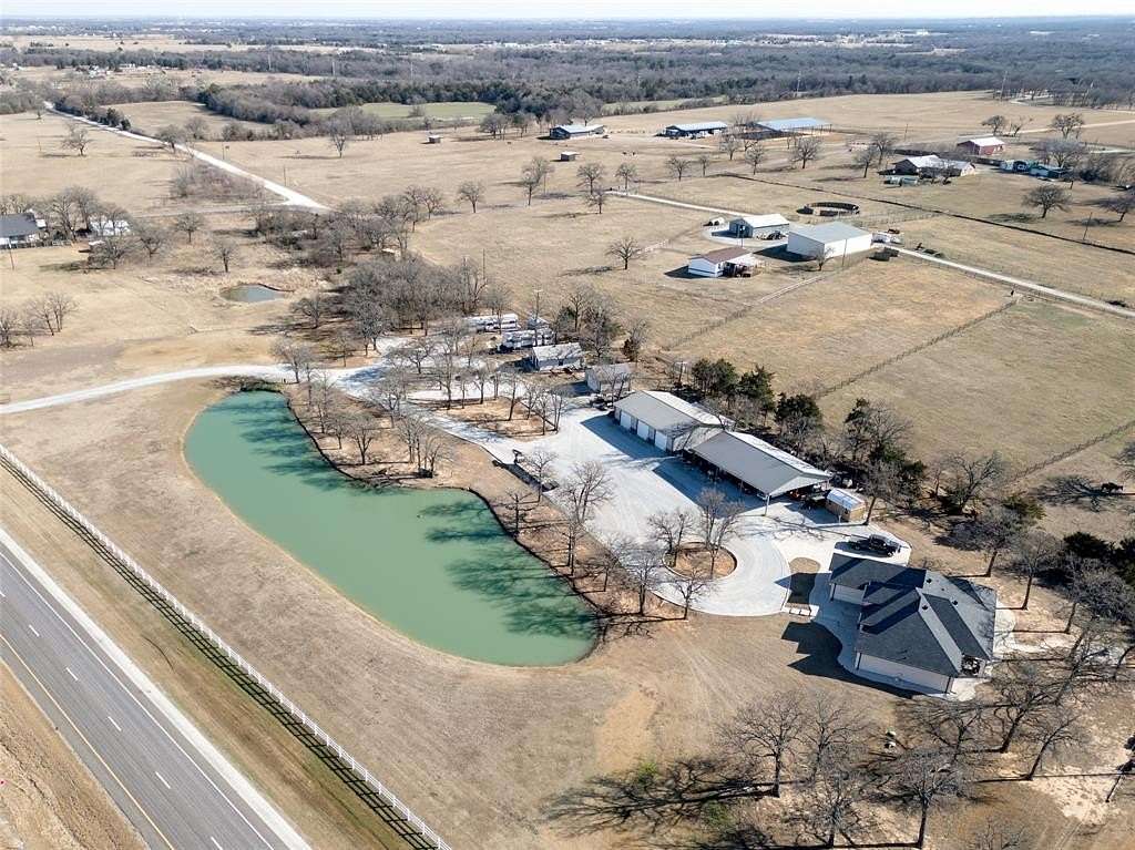 5.48 Acres of Land with Home for Sale in Whitesboro, Texas