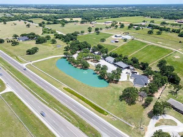 5.48 Acres of Land with Home for Sale in Whitesboro, Texas