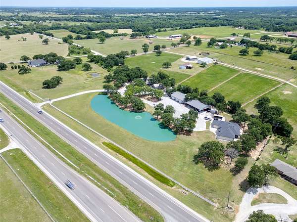 5.48 Acres of Land with Home for Sale in Whitesboro, Texas