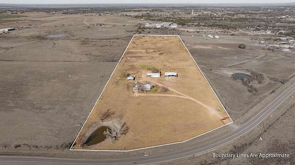 17.9 Acres of Land with Home for Sale in Hamilton, Texas