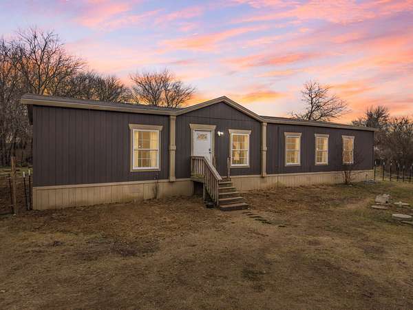 6.68 Acres of Land with Home for Sale in Hubbard, Texas