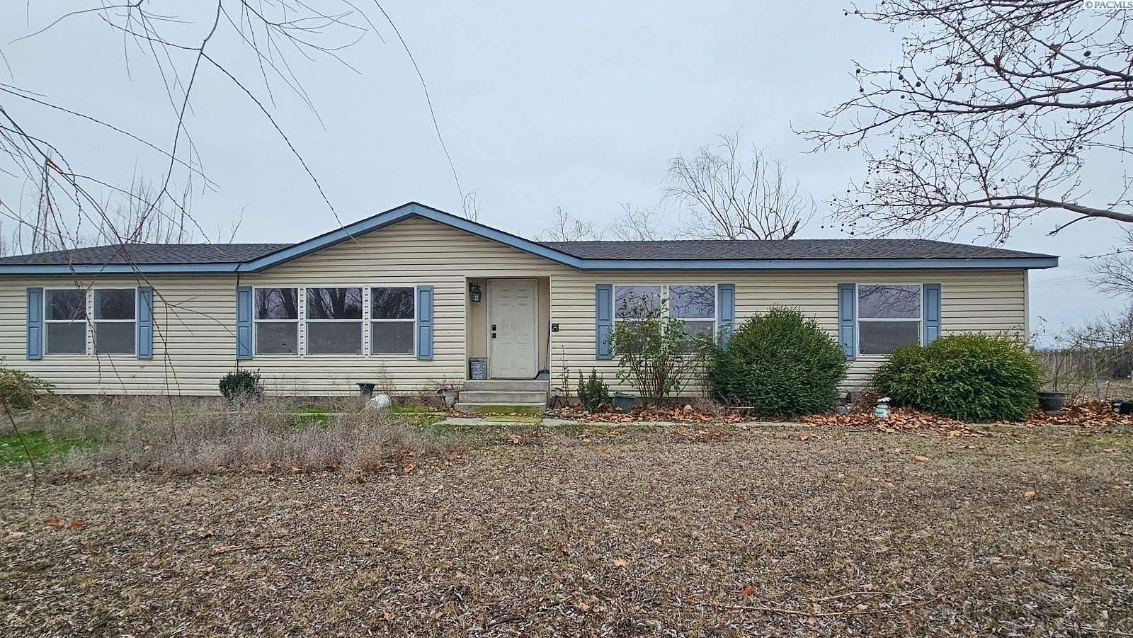 5.1 Acres of Residential Land with Home for Sale in Connell, Washington